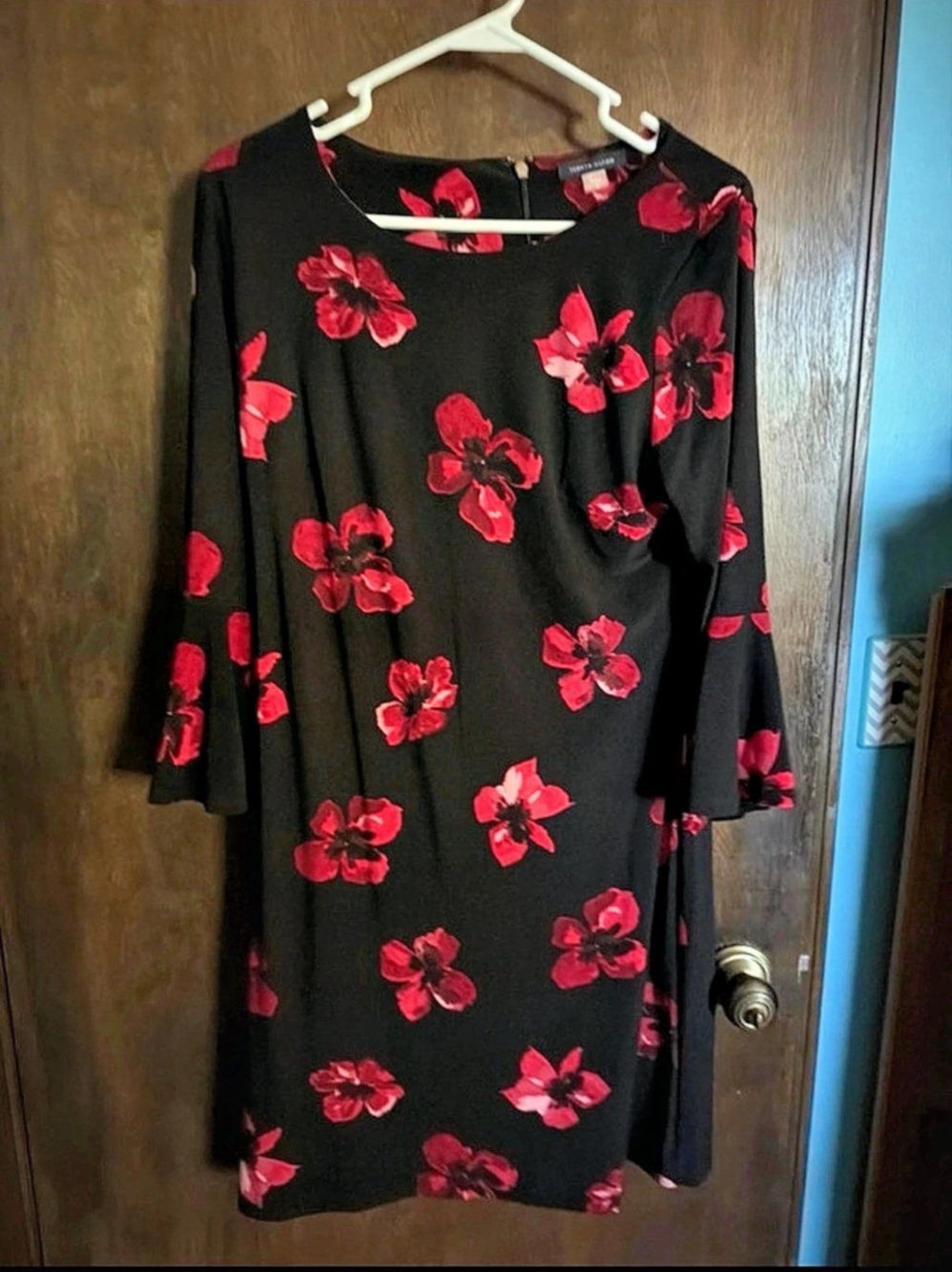Tommy Hilfiger Women's 3/4 Bell Sleeve Floral Shift Dress Black & Red Size M